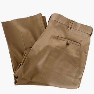 Haggar Men’s 40 Classic Fit Premium Khaki Trousers